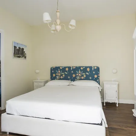 Chiaia 205 By Dimorra בית הארחה