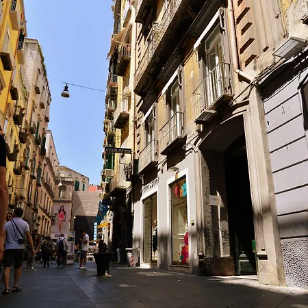 Casa de hóspedes Chiaia 205 By Dimorra