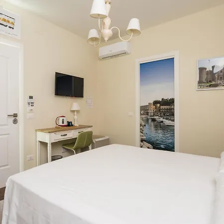 Casa de hóspedes Chiaia 205 By Dimorra 4*